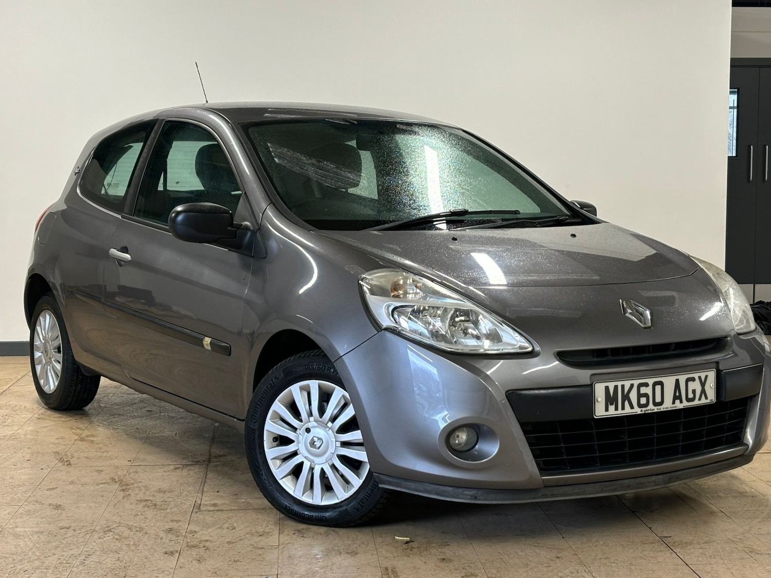 Used Renault Clio 2010 for sale - 77906308: Photo 2