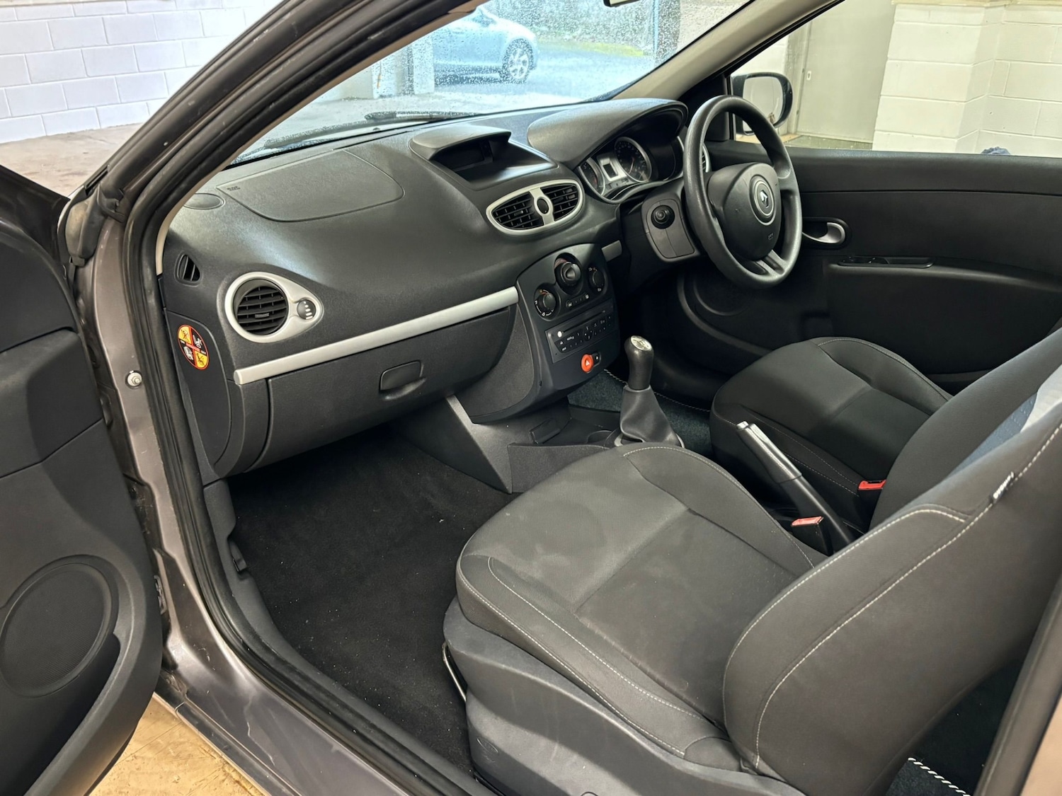 Used Renault Clio 2010 for sale - 77906308: Photo 20