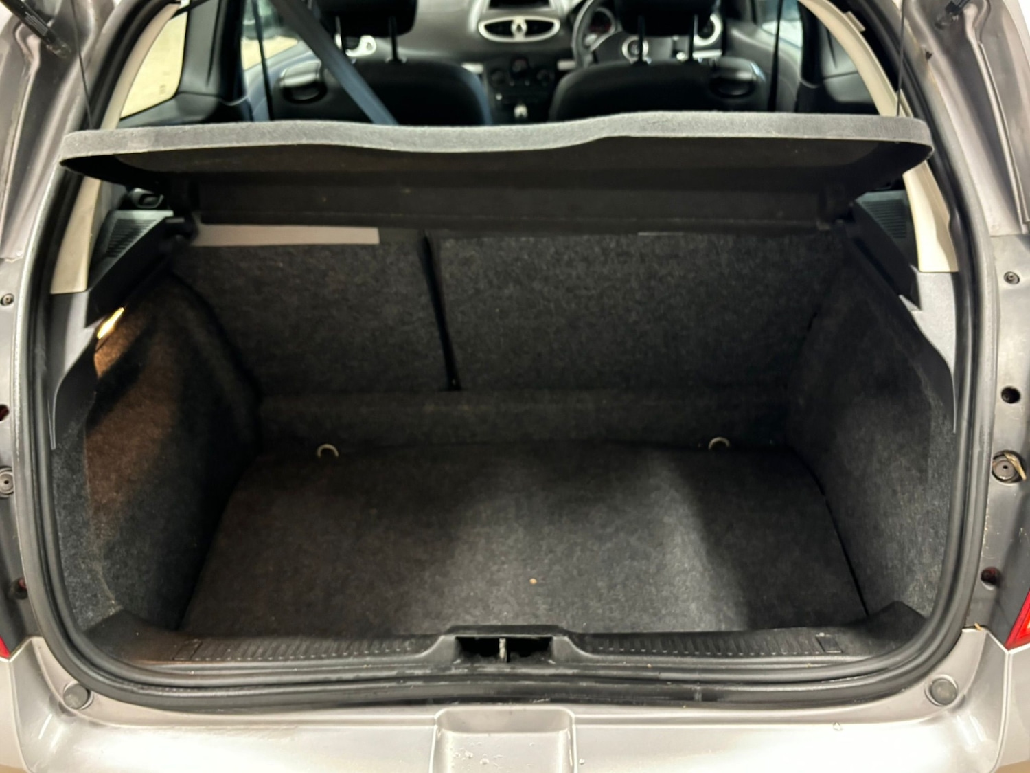 Used Renault Clio 2010 for sale - 77906308: Photo 22