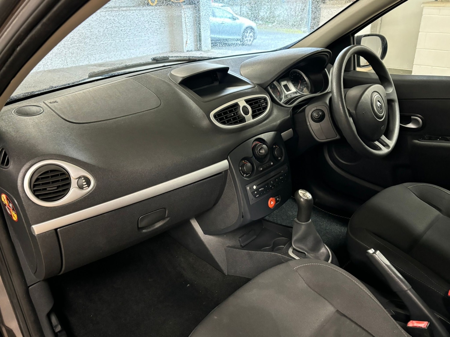 Used Renault Clio 2010 for sale - 77906308: Photo 27