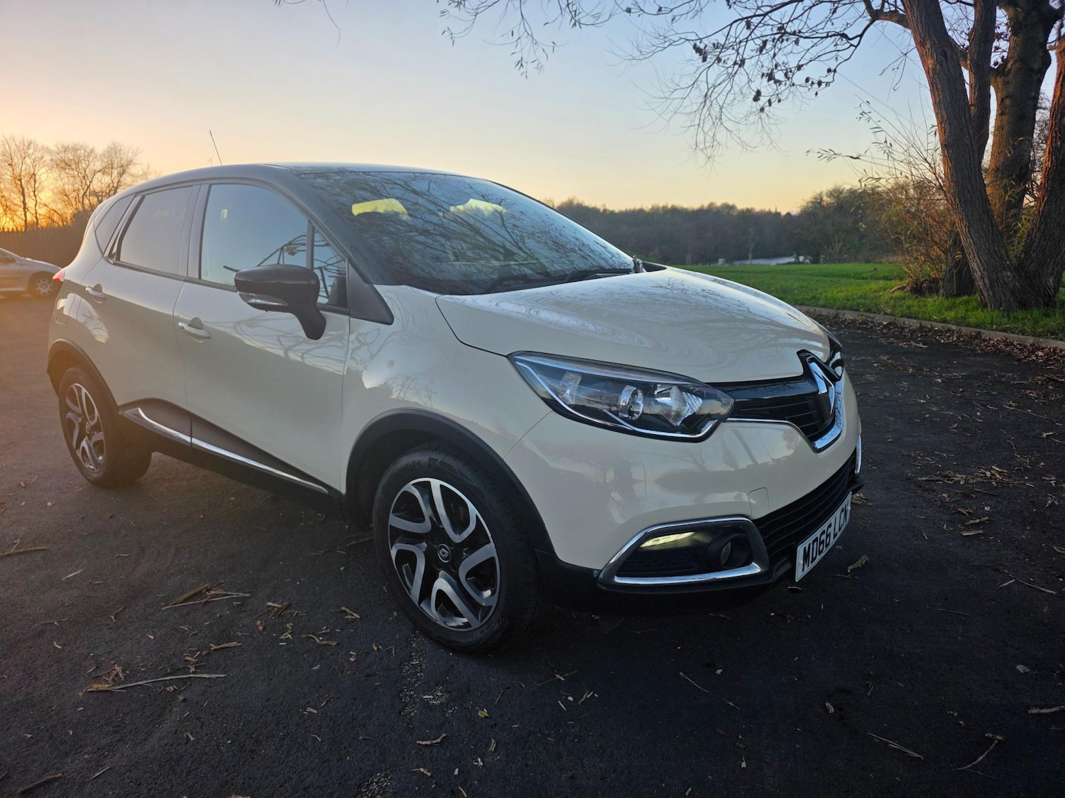 Used Renault Captur 2016 for sale - 76461315: Photo 2