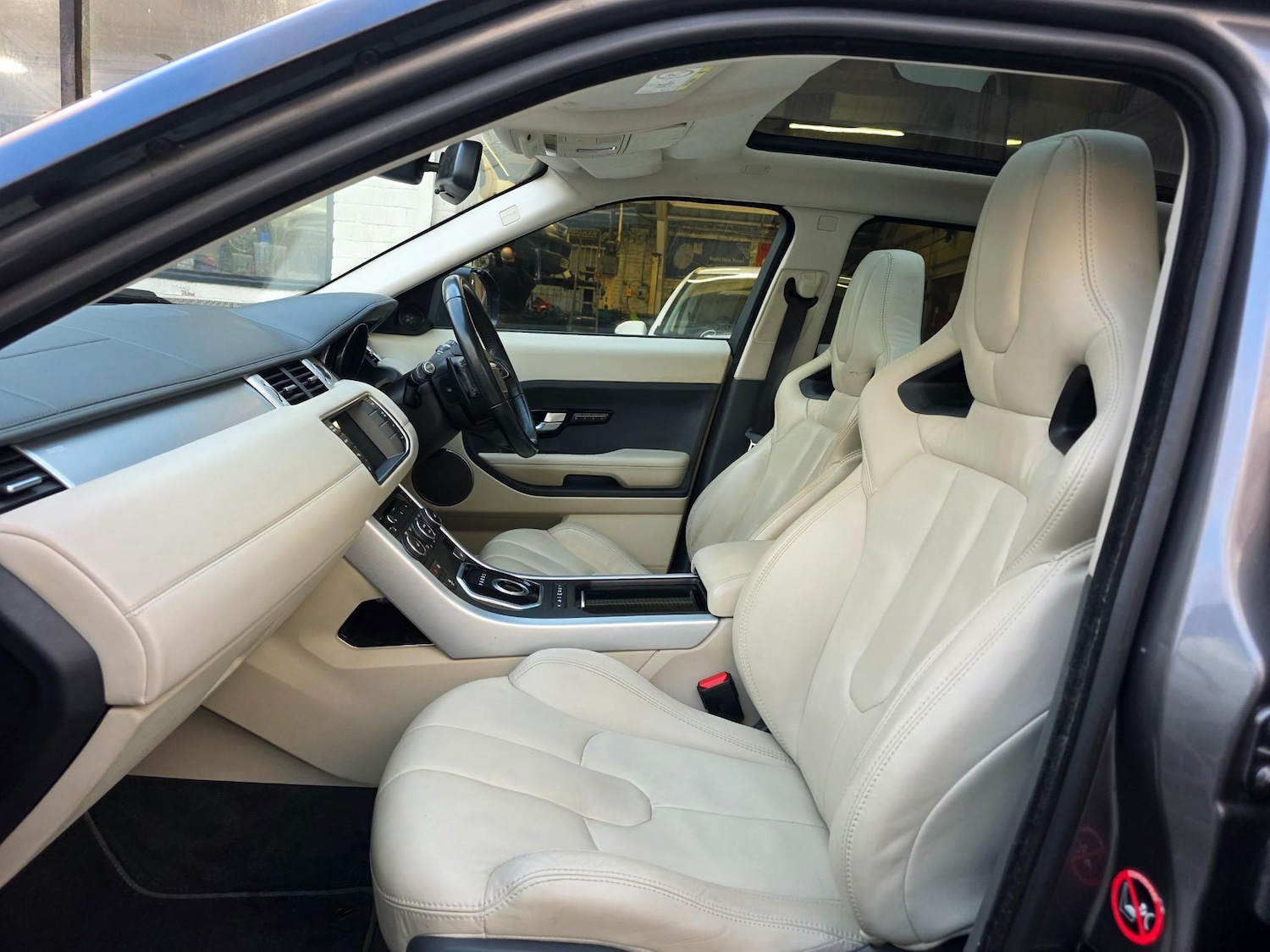 Used Land Rover Range Rover Evoque 2015 for sale - 76734638: Photo 6