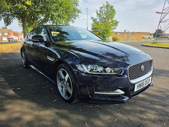 Used Jaguar XE 2016 for sale - 75566796: Photo