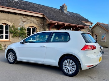 Used Volkswagen Golf 2017 for sale - 76206277: Photo