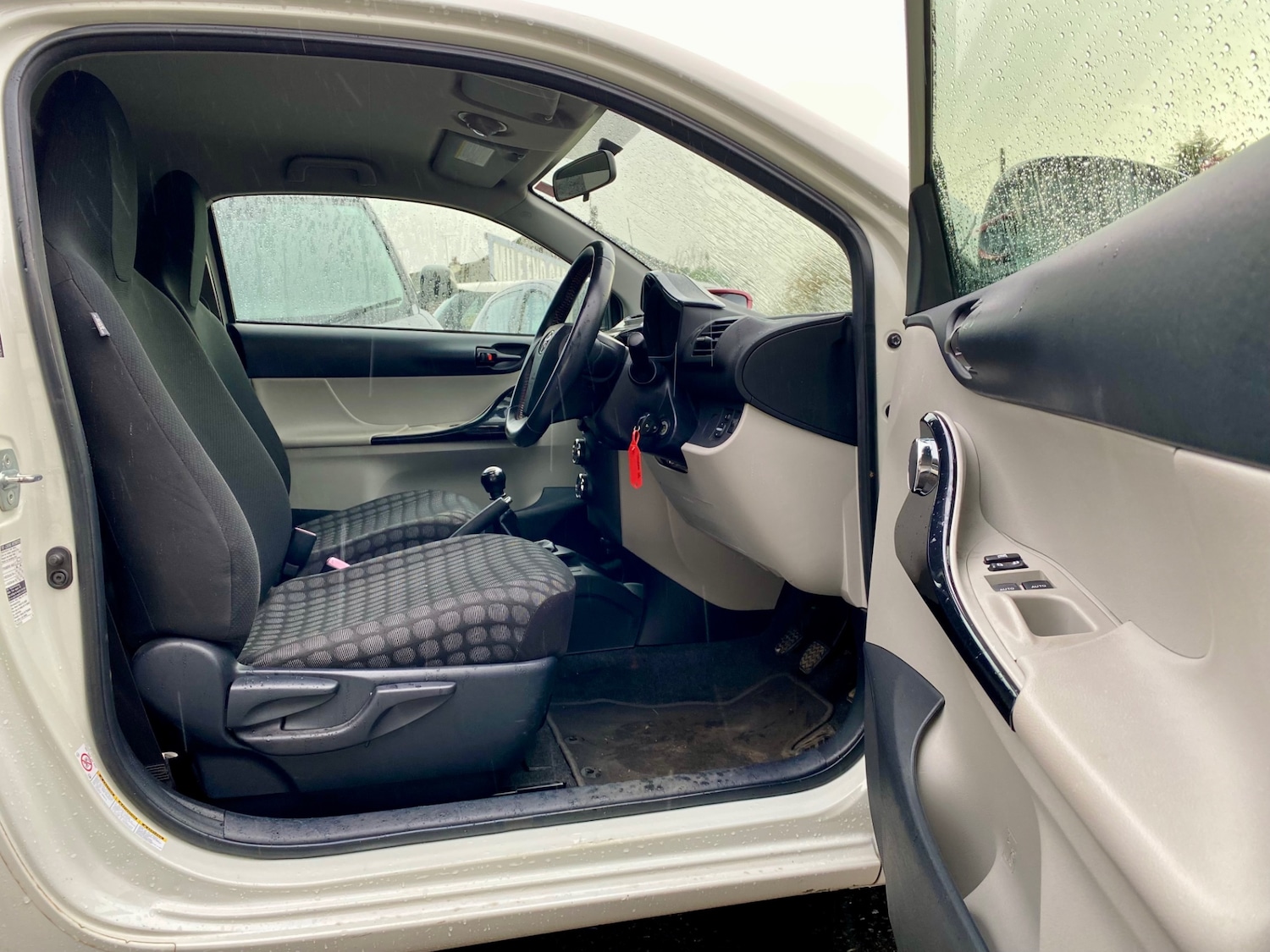 Used Toyota IQ 2011 for sale - 76780457: Photo 8