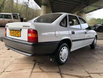 1989 (F) - Vauxhall Cavalier 1.6 L 4dr Auto