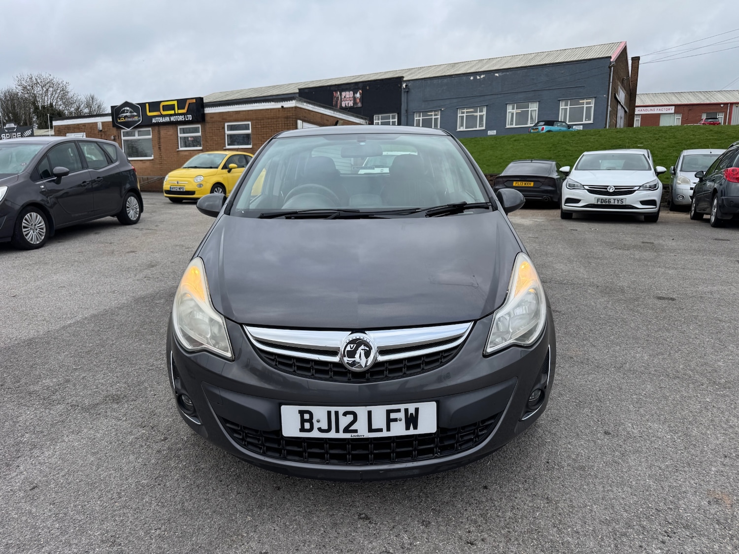 Used Vauxhall Corsa 2012 for sale - 77593649: Photo 2