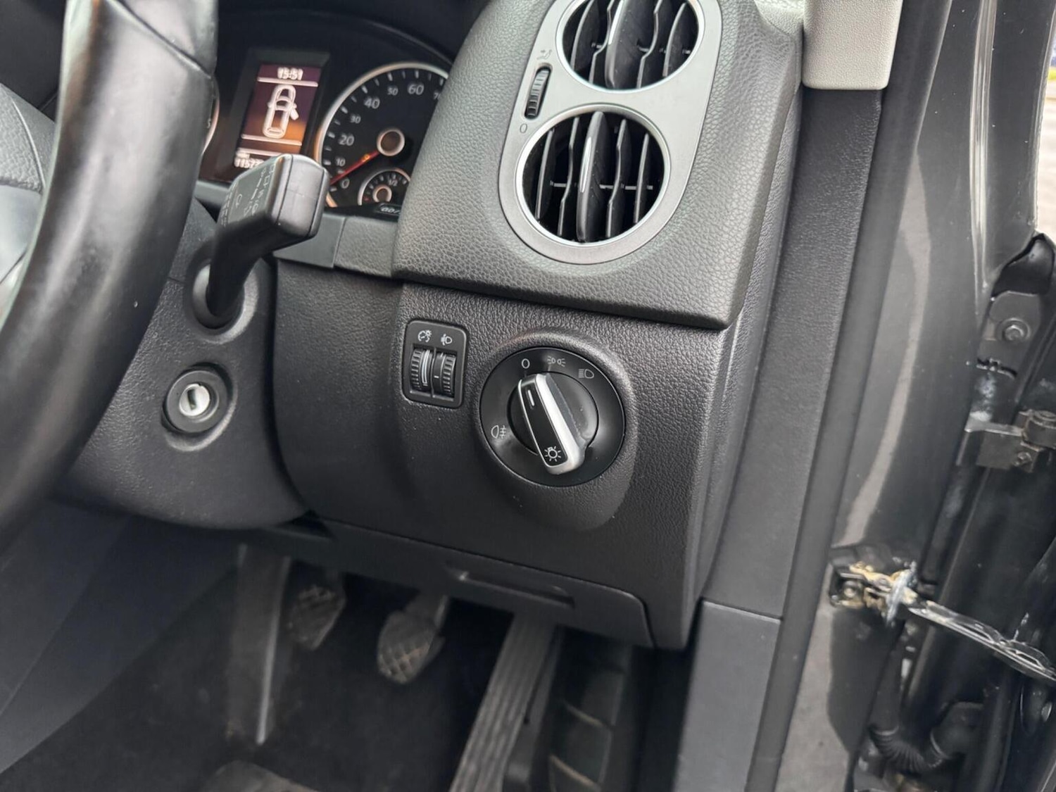 Used Volkswagen Tiguan 2011 for sale - 76576859: Photo 17