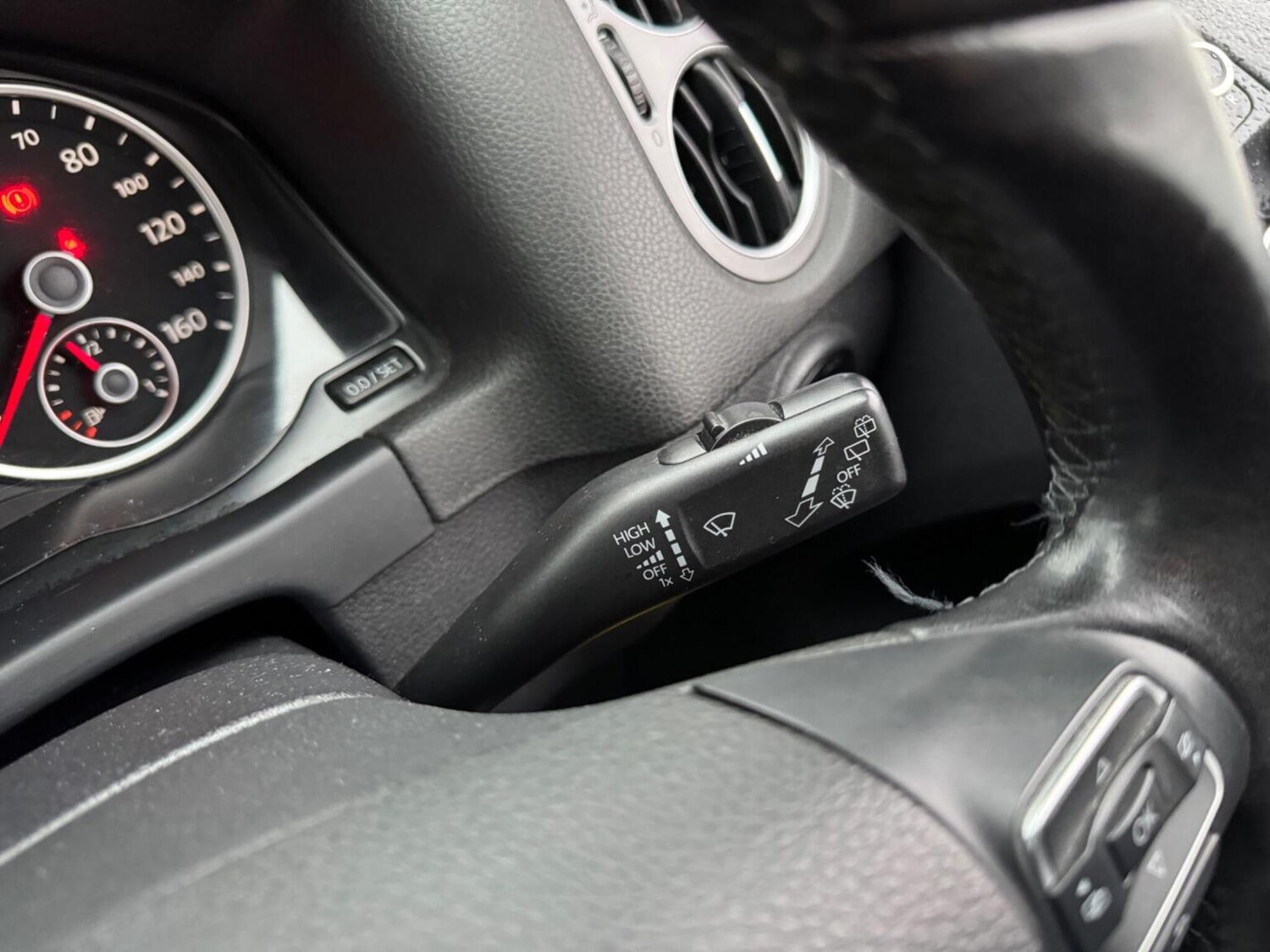 Used Volkswagen Tiguan 2011 for sale - 76576859: Photo 19