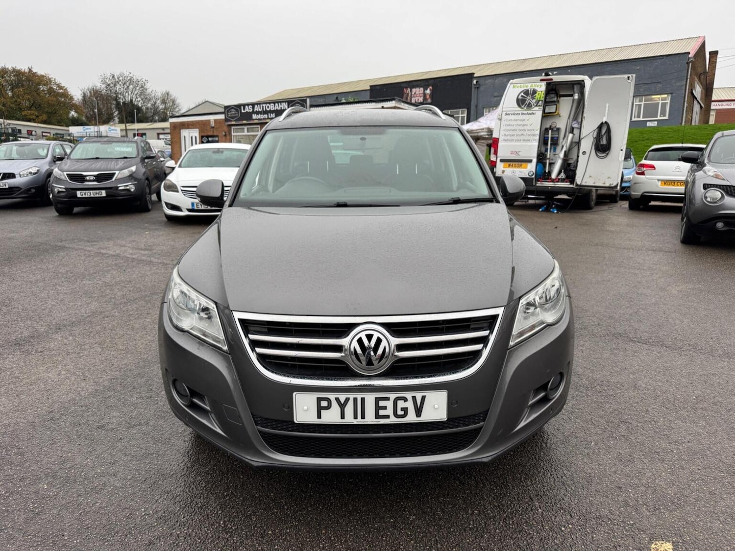 Used Volkswagen Tiguan 2011 for sale - 76576859: Photo 2