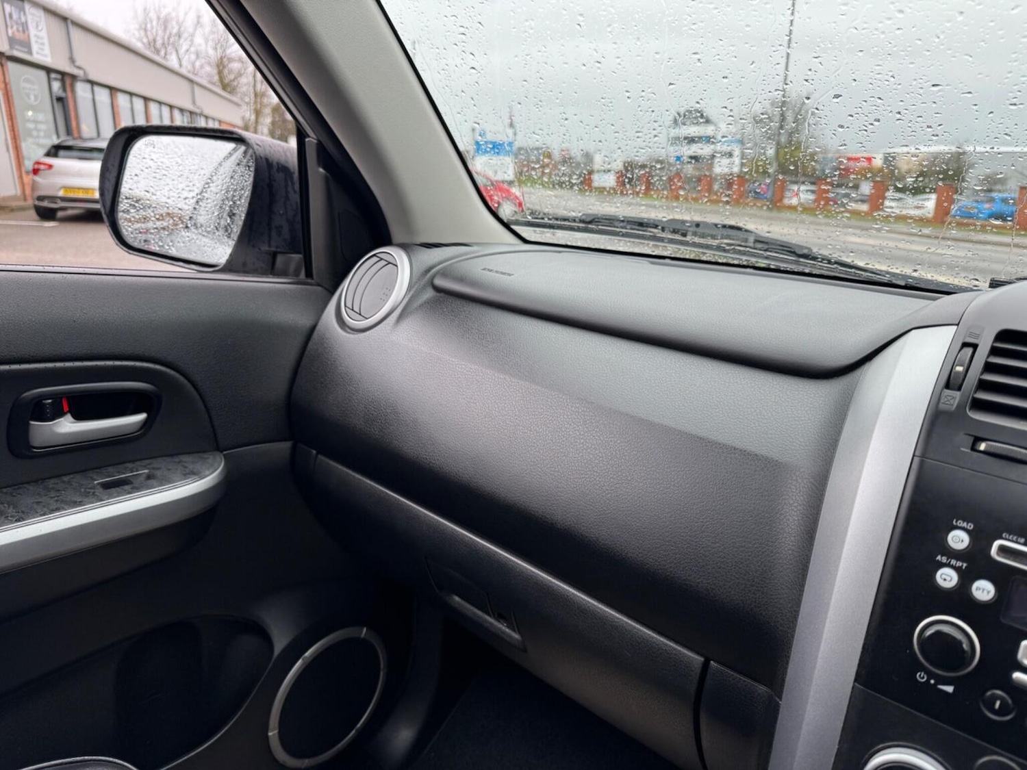 Used Suzuki Grand Vitara 2011 for sale - 76830383: Photo 38