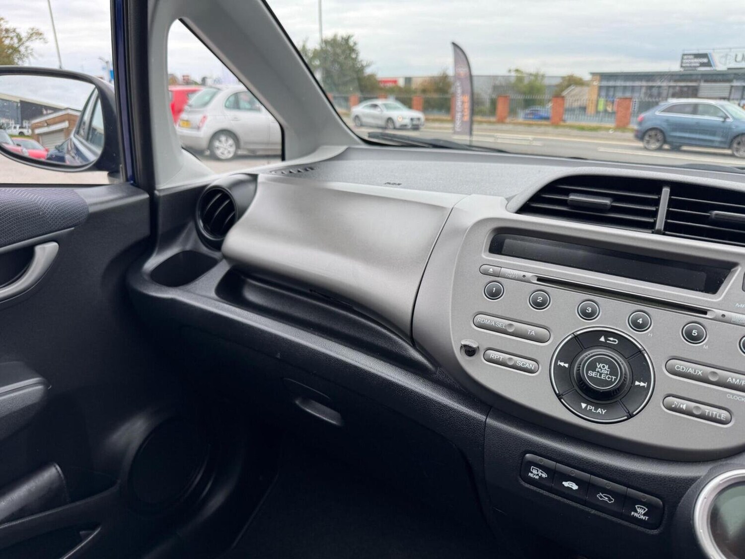 Used Honda Jazz 2011 for sale - 76576899: Photo 38