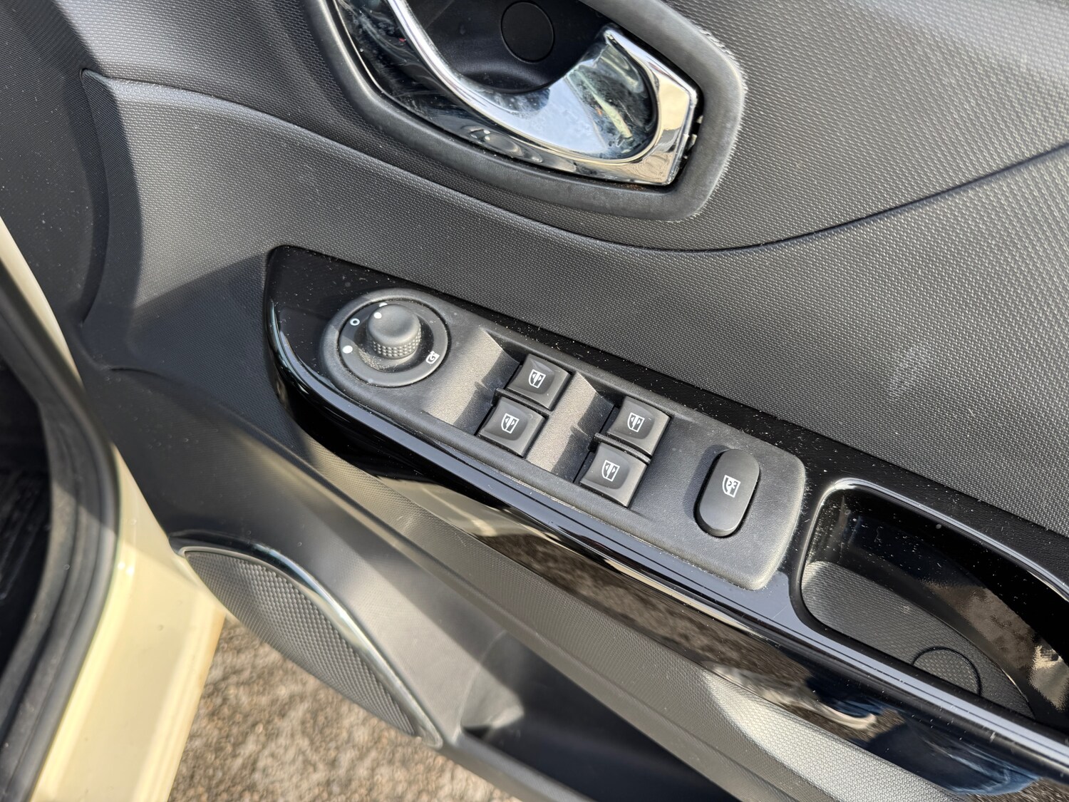 Used Renault Captur 2015 for sale - 77581731: Photo 8