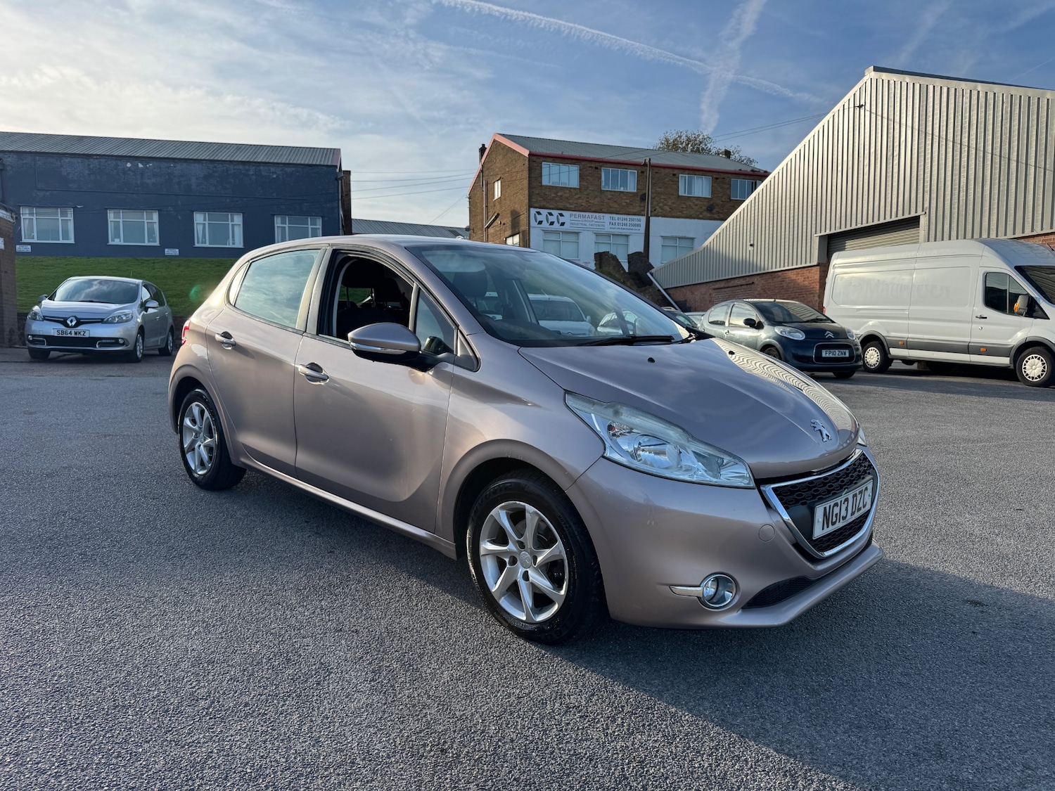 Used Peugeot 208 2013 for sale - 77756925: Photo 2