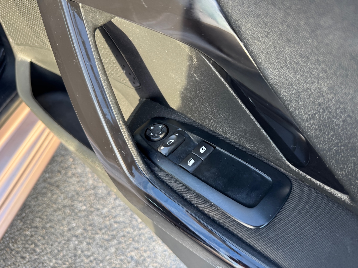 Used Peugeot 208 2013 for sale - 77756925: Photo 27