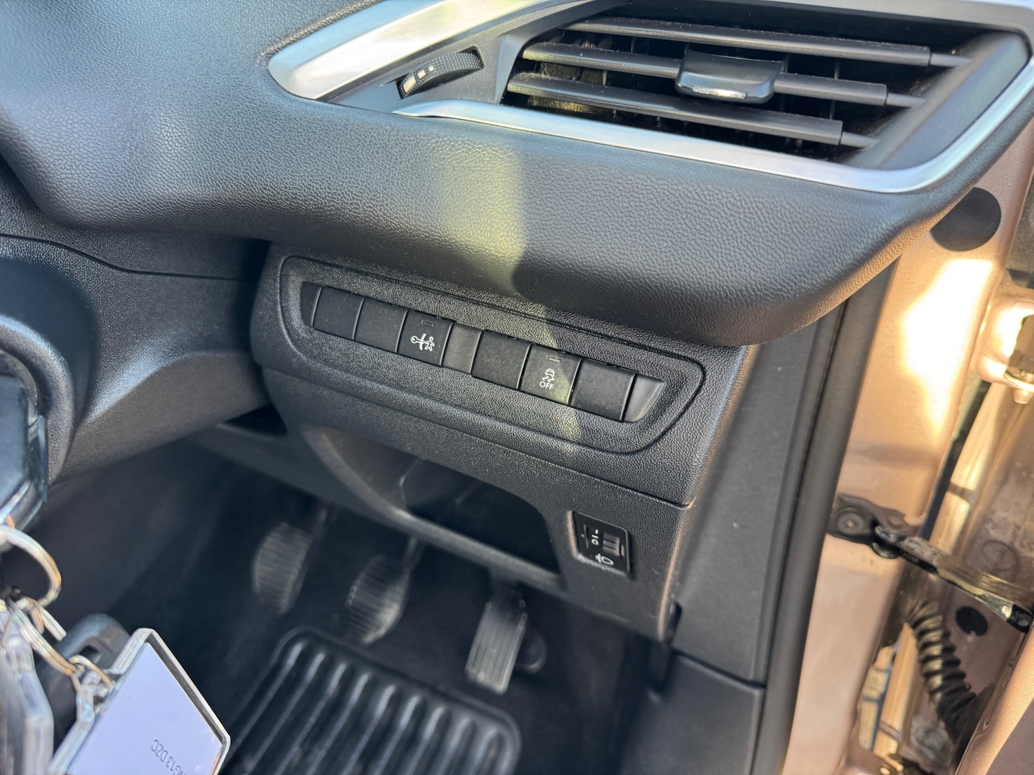 Used Peugeot 208 2013 for sale - 77756925: Photo 31