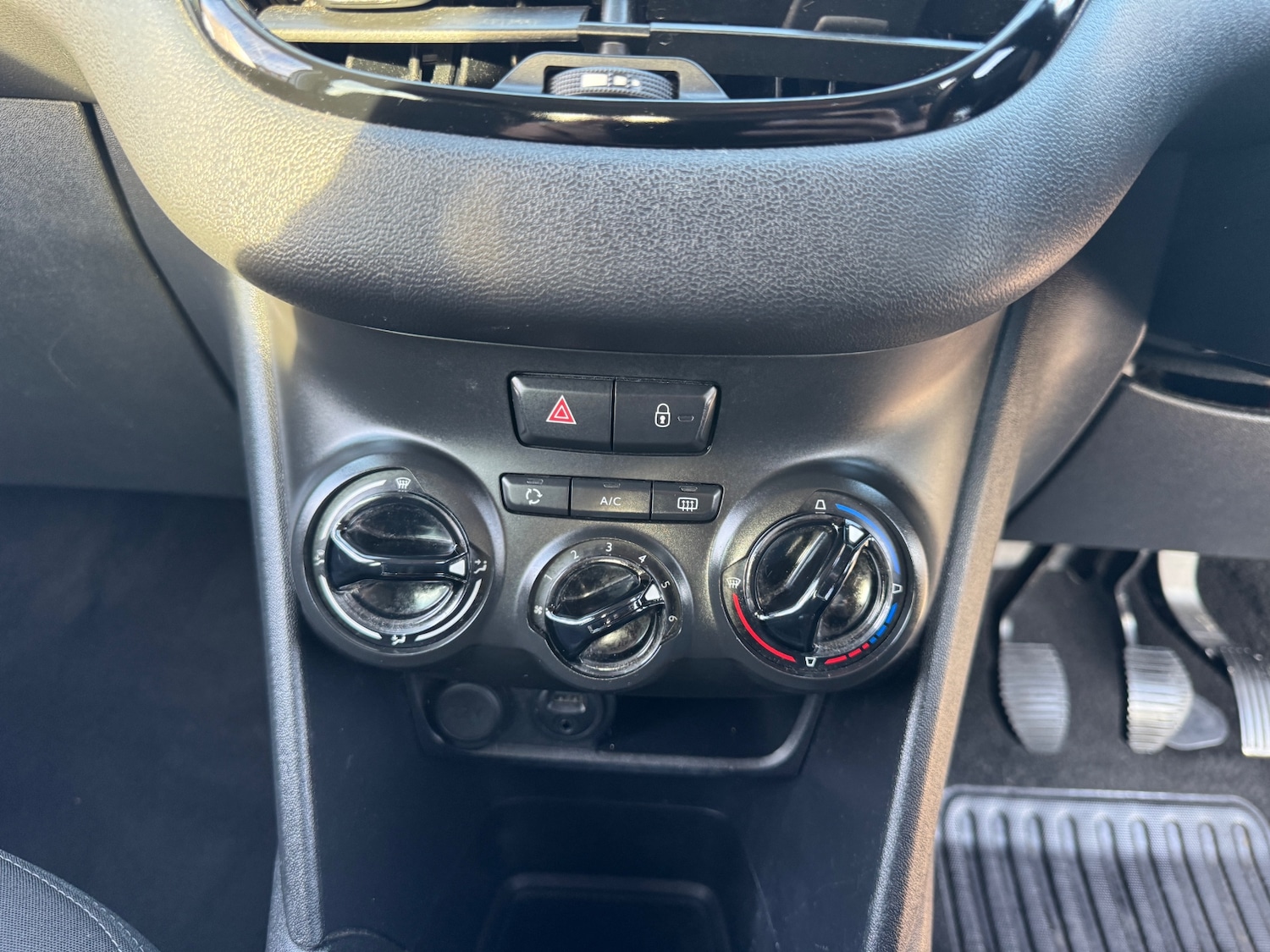 Used Peugeot 208 2013 for sale - 77756925: Photo 33