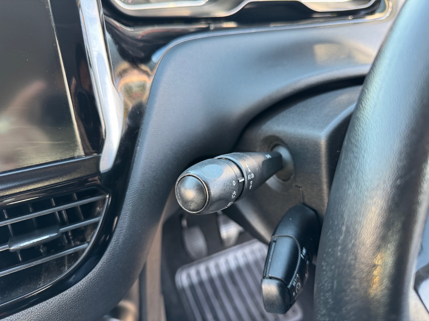 Used Peugeot 208 2013 for sale - 77756925: Photo 39