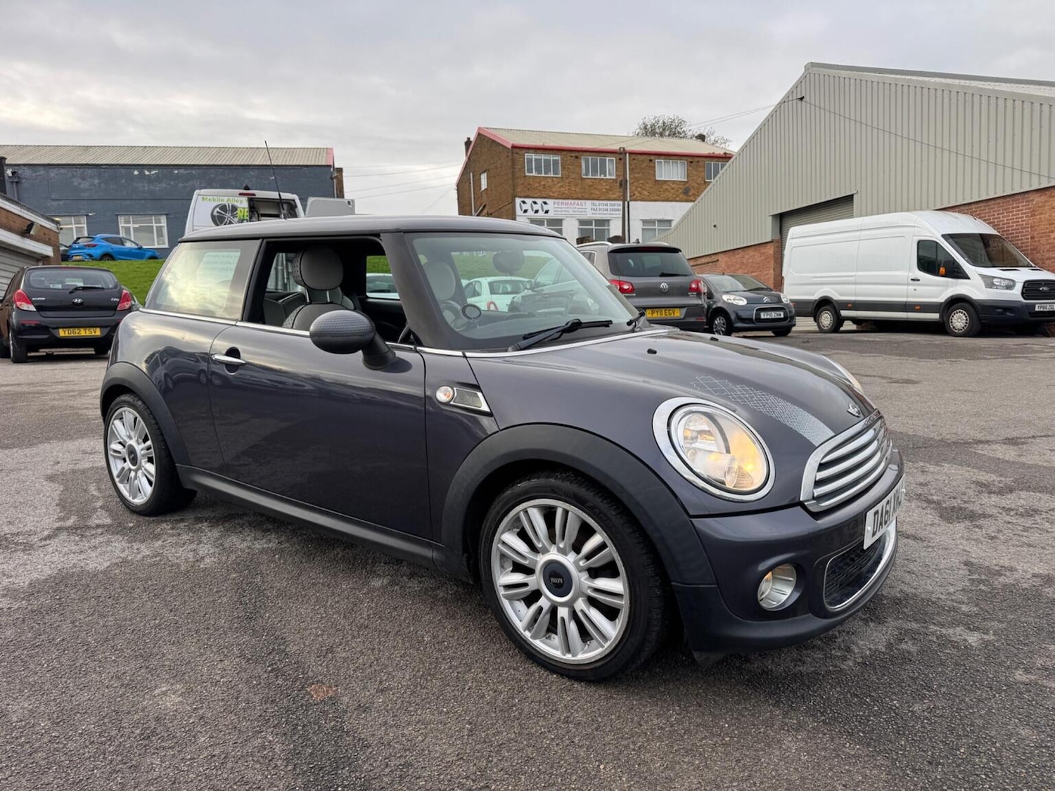 Used MINI Hatch 2011 for sale - 76712670: Photo 2