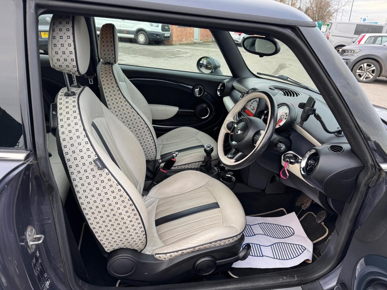 Used MINI Hatch 2011 for sale - 76712670: Photo 28