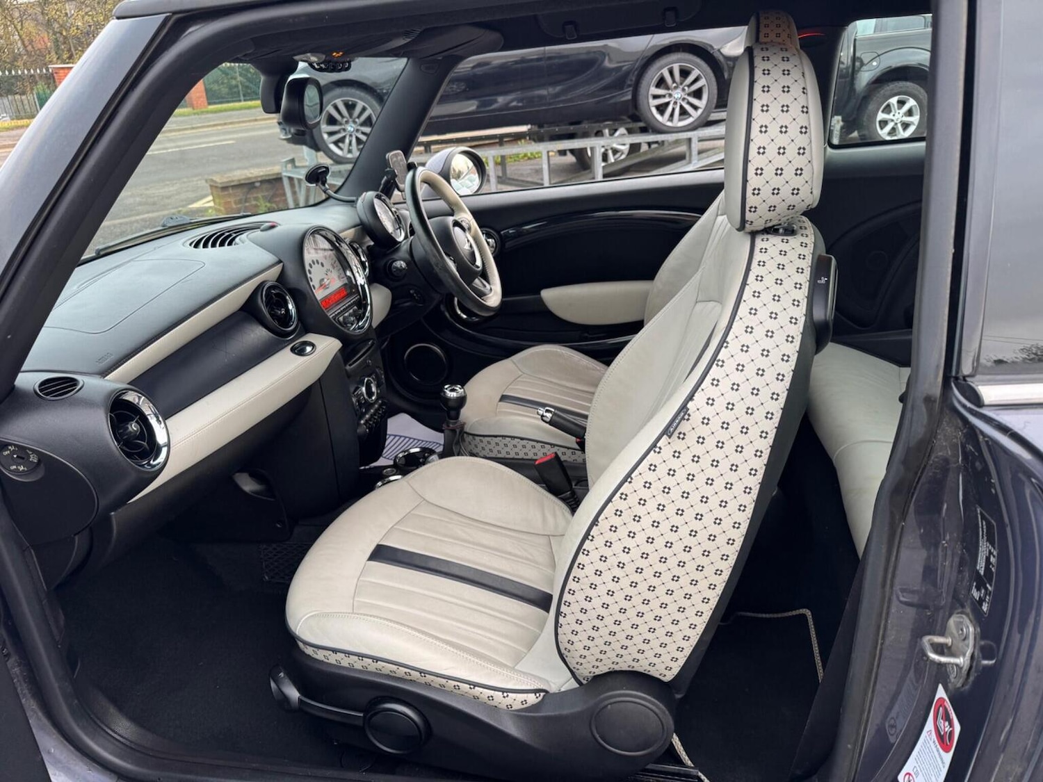 Used MINI Hatch 2011 for sale - 76712670: Photo 41