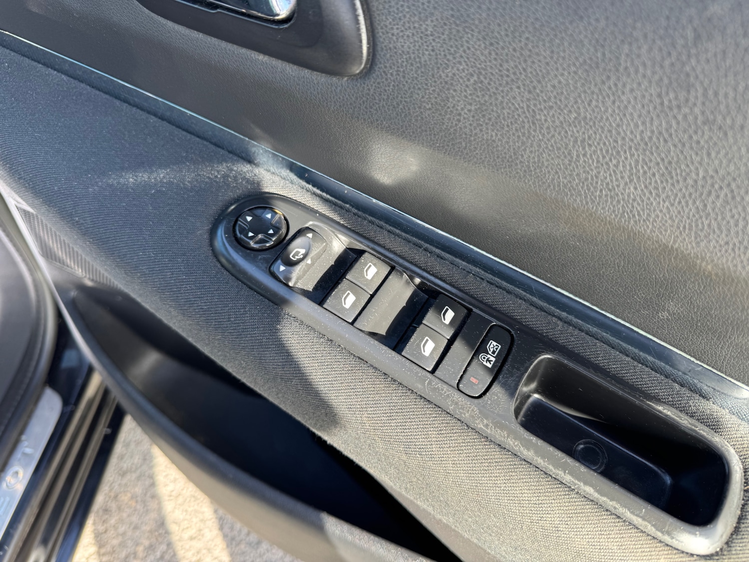 Used Peugeot 5008 2014 for sale - 77881192: Photo 8