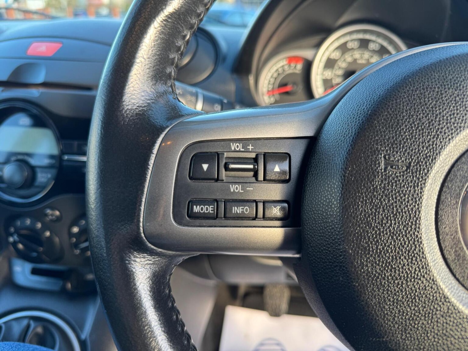 Used Mazda Mazda2 2010 for sale - 76896959: Photo 31