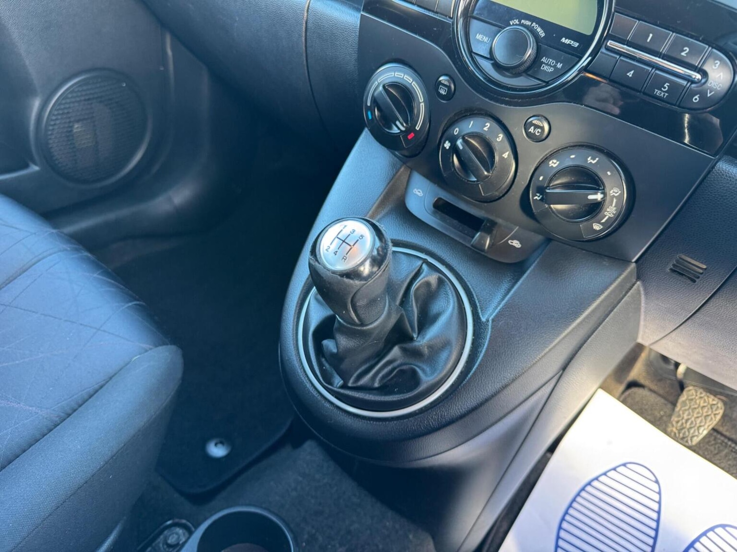 Used Mazda Mazda2 2010 for sale - 76896959: Photo 35