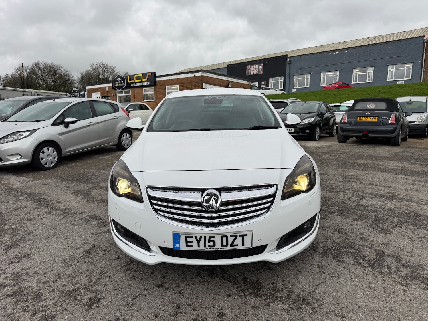 Used Vauxhall Insignia 2015 for sale - 77535720: Photo 2