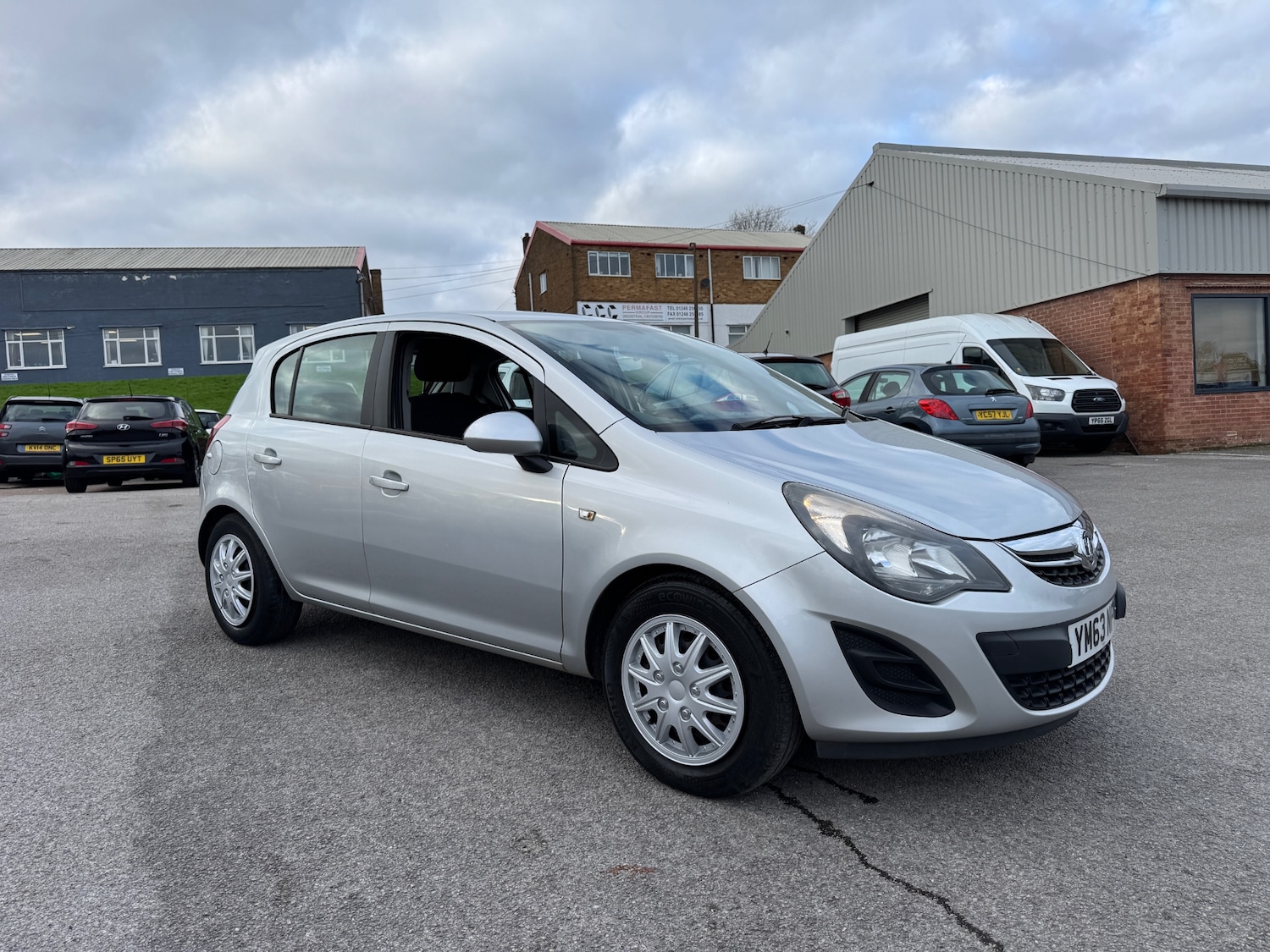 Used Vauxhall Corsa 2013 for sale - 77053685: Photo 2