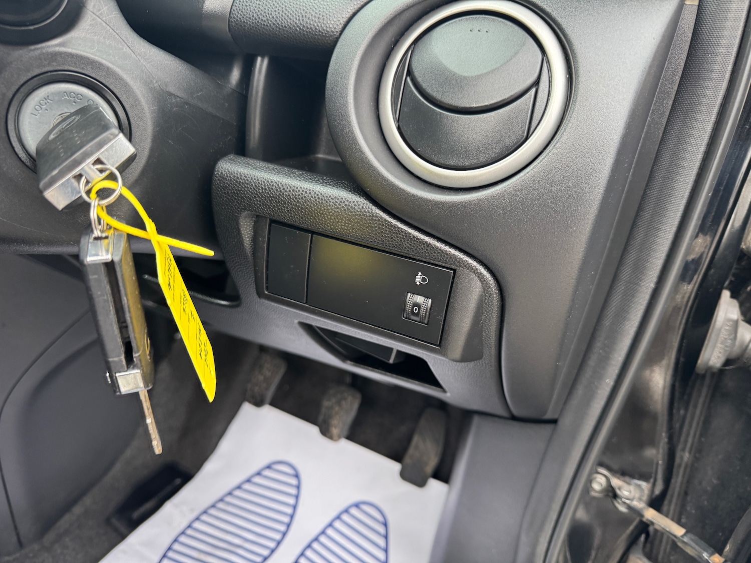 Used Mazda Mazda2 2012 for sale - 77535774: Photo 12