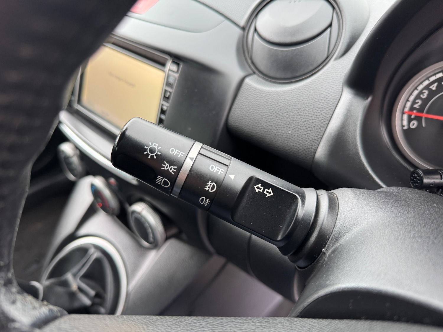 Used Mazda Mazda2 2012 for sale - 77535774: Photo 15