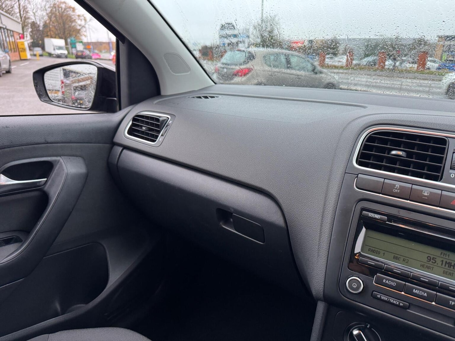 Used Volkswagen Polo 2011 for sale - 76758823: Photo 45