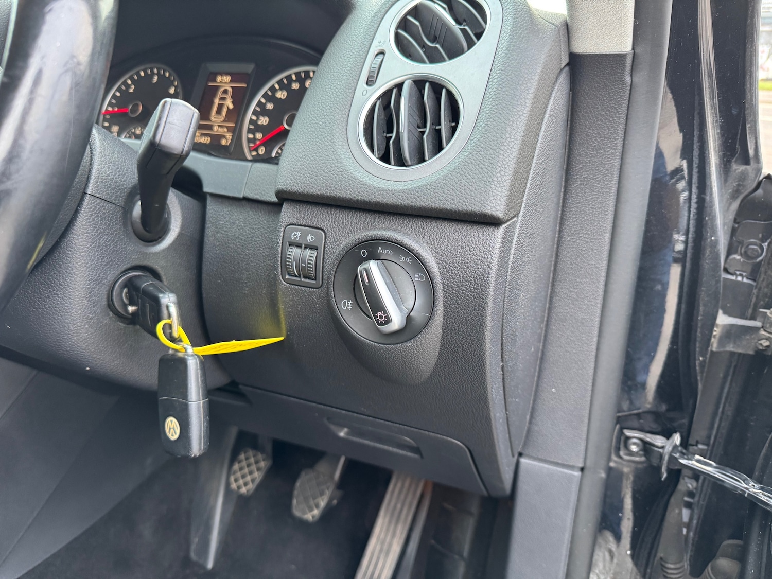 Used Volkswagen Tiguan 2011 for sale - 77804911: Photo 12