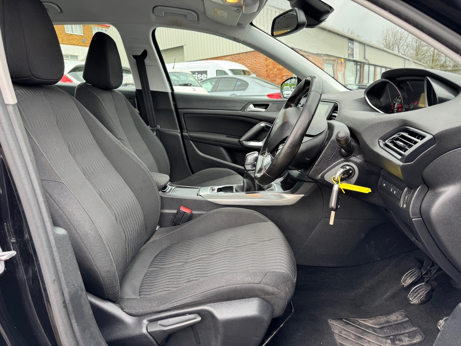 Used Peugeot 308 2015 for sale - 77701165: Photo 9