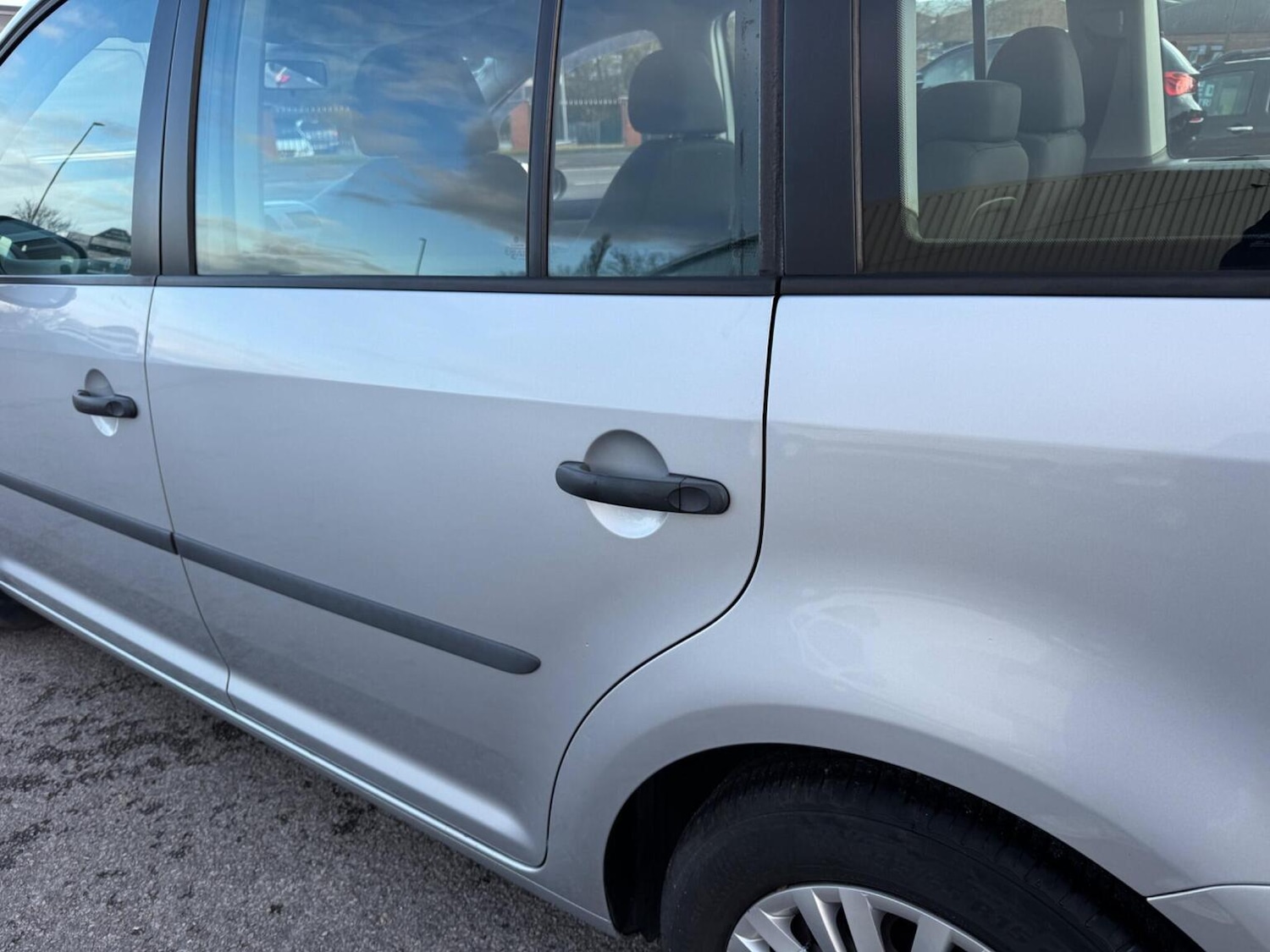 Used Volkswagen Touran 2010 for sale - 76637409: Photo 36