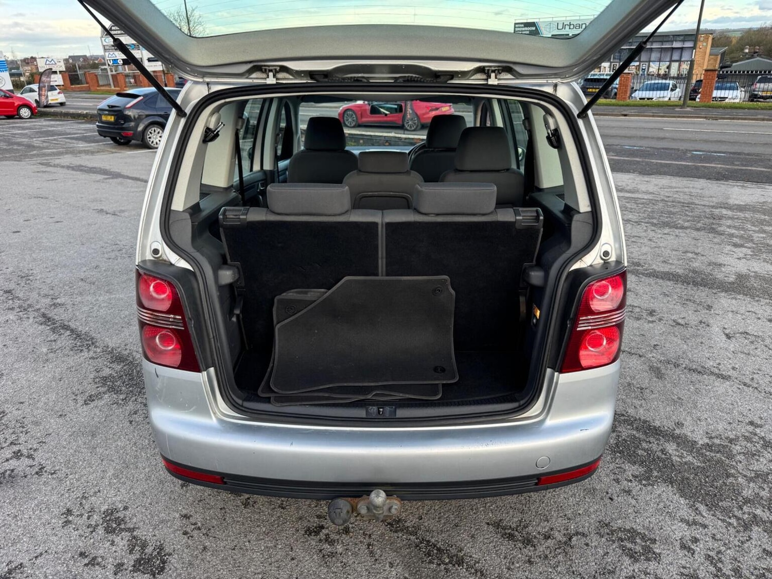 Used Volkswagen Touran 2010 for sale - 76637409: Photo 37