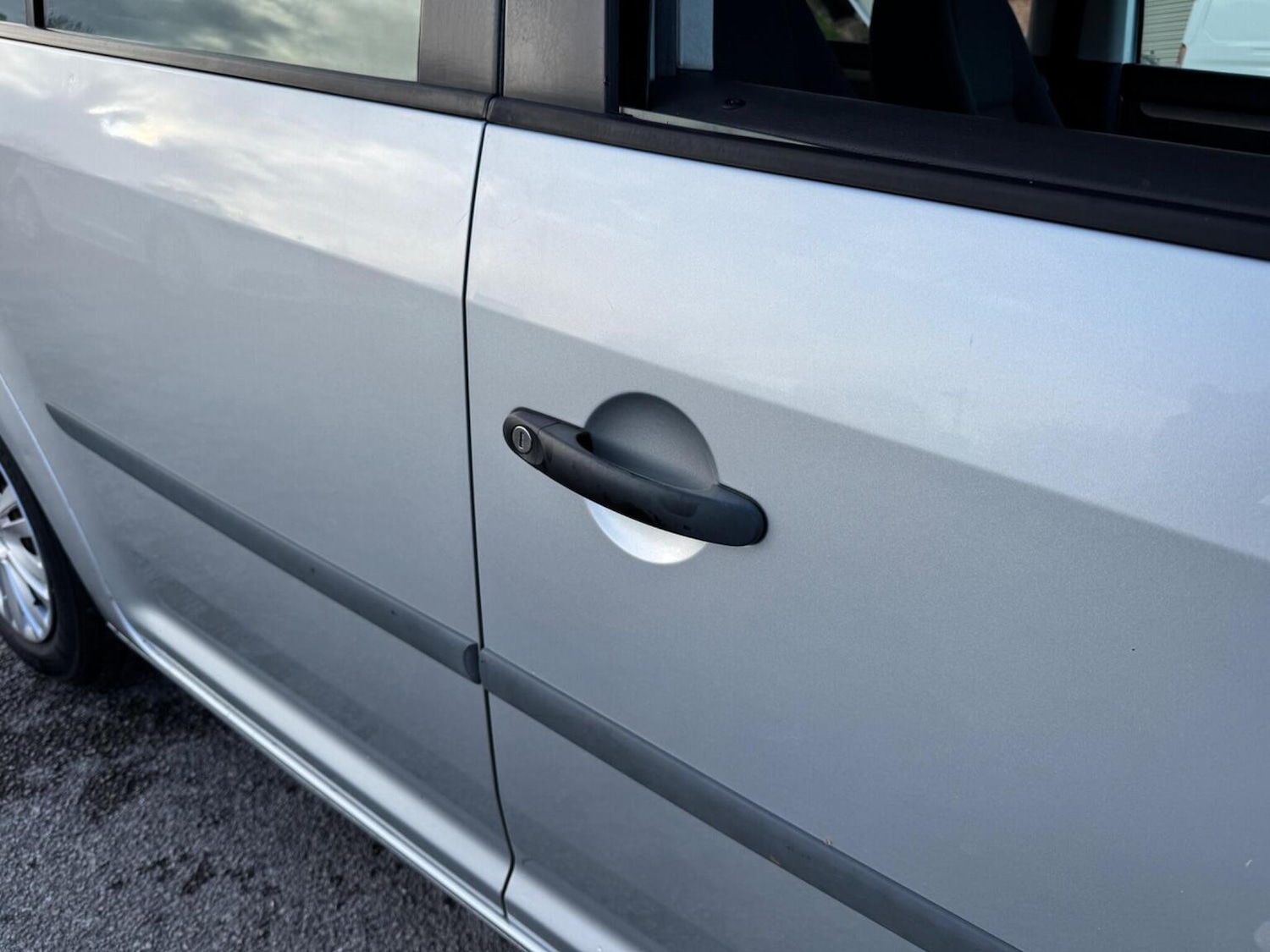 Used Volkswagen Touran 2010 for sale - 76637409: Photo 42