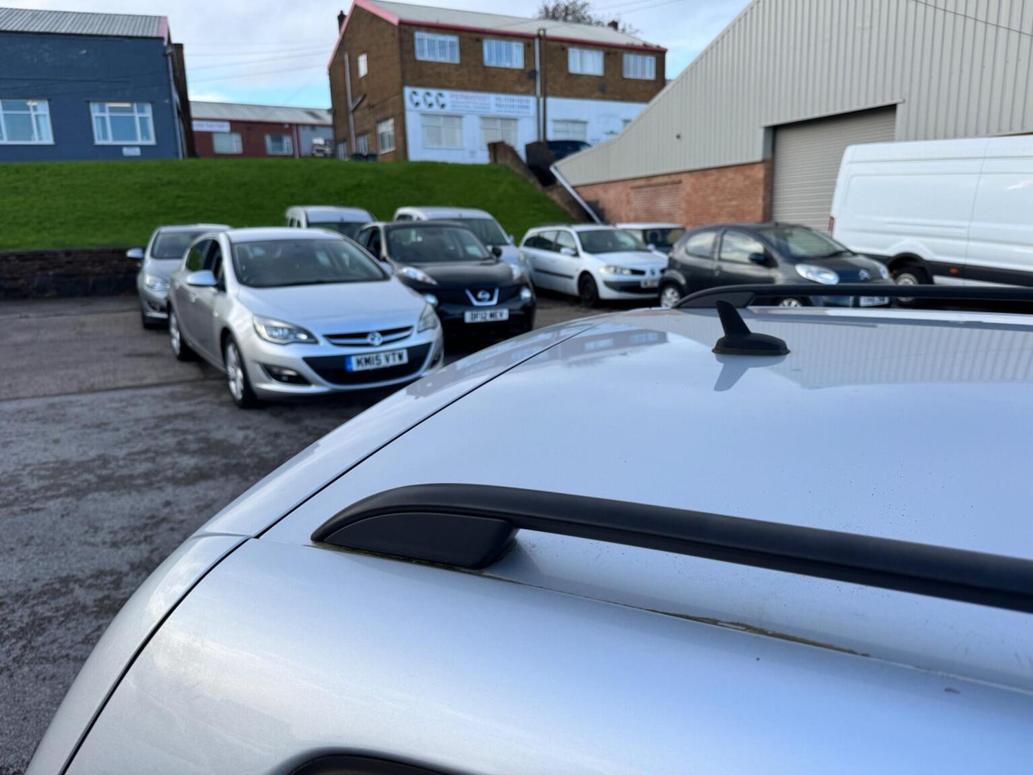 Used Volkswagen Touran 2010 for sale - 76637409: Photo 43