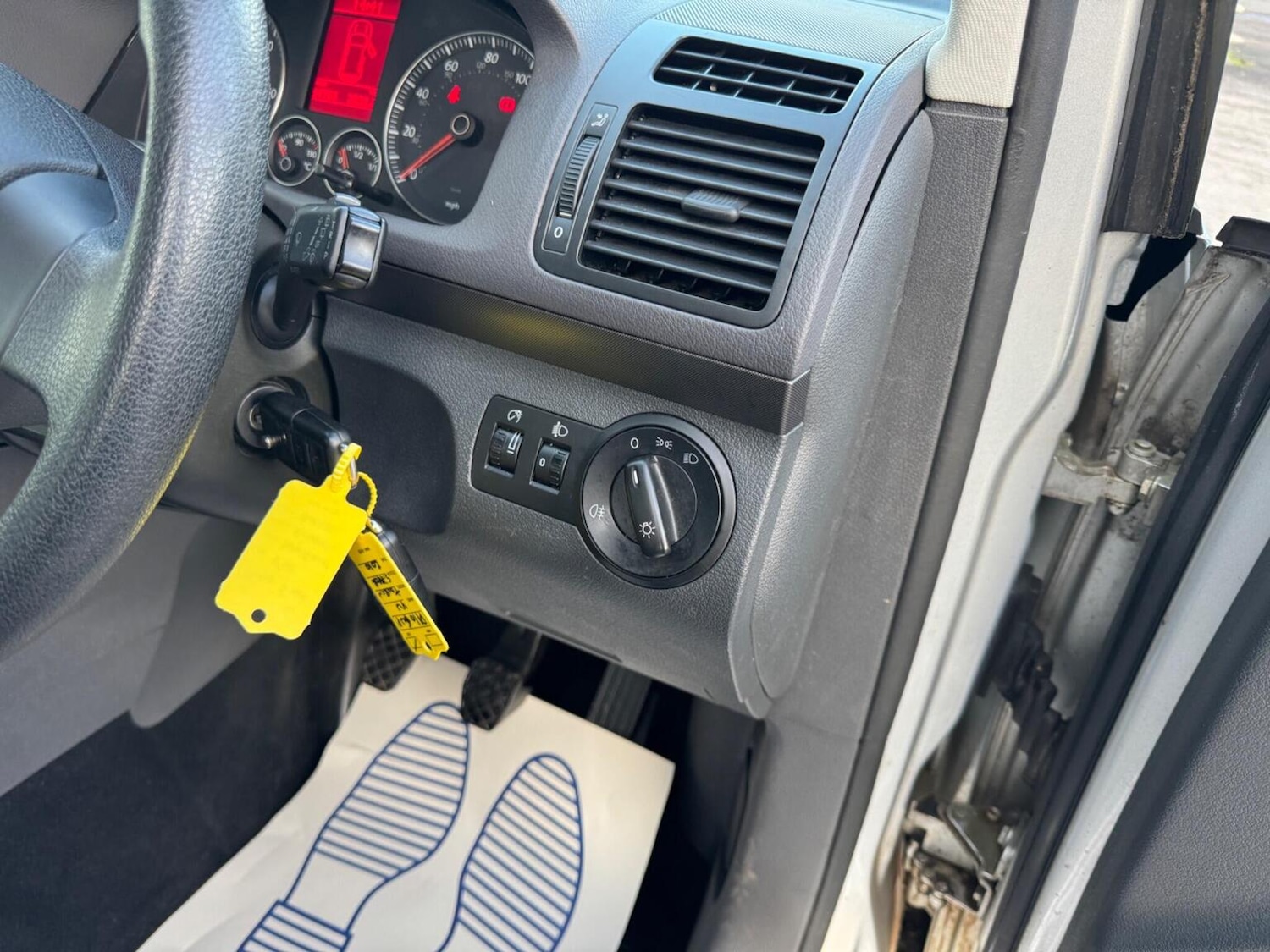 Used Volkswagen Touran 2010 for sale - 76637409: Photo 45