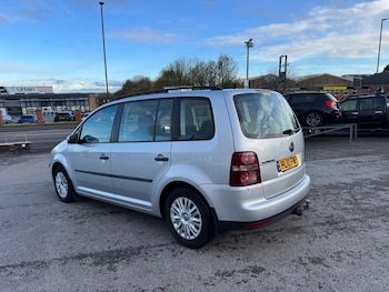 Used Volkswagen Touran 2010 for sale - 76637409: Photo