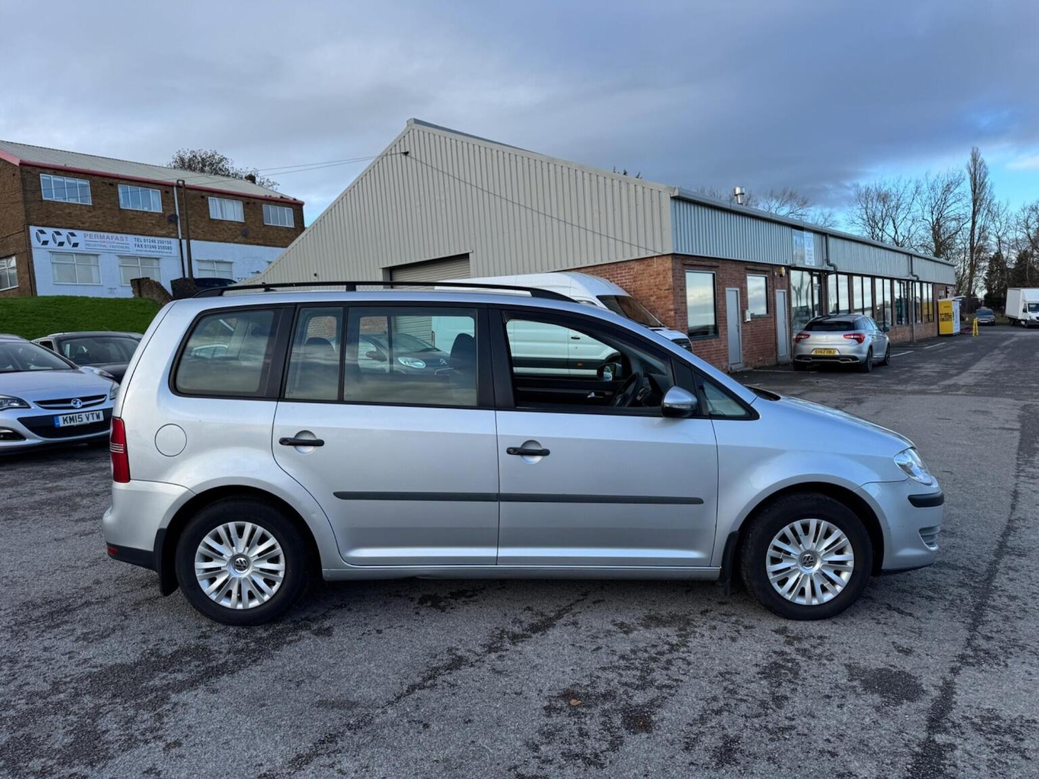 Used Volkswagen Touran 2010 for sale - 76637409: Photo 9