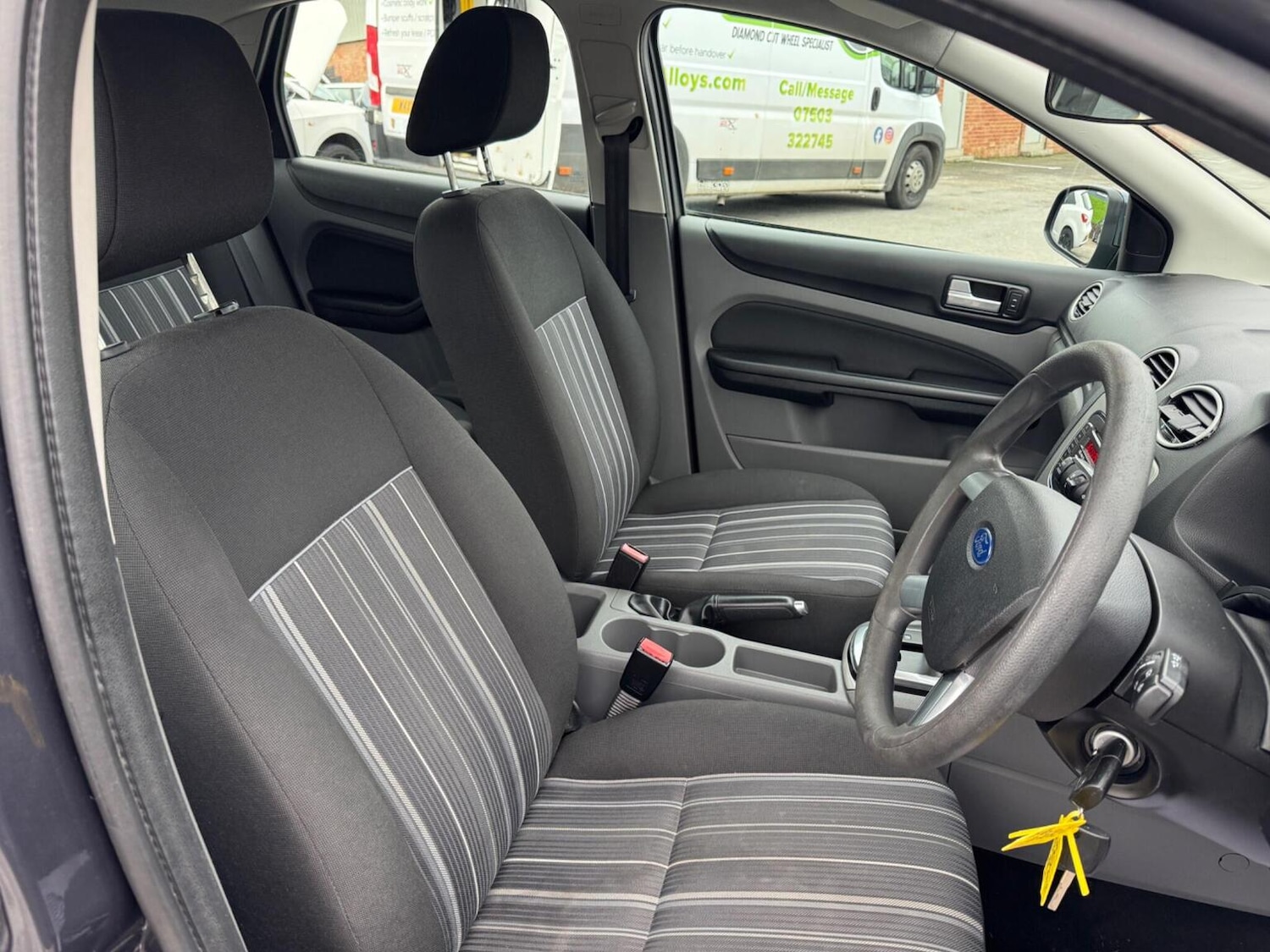 Used Ford Focus 2010 for sale - 76769928: Photo 10