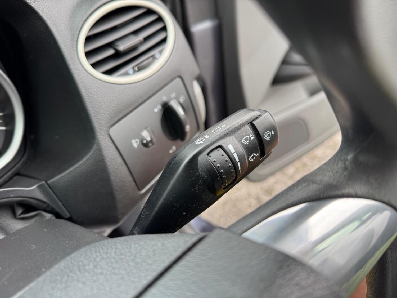 Used Ford Focus 2010 for sale - 76769928: Photo 14