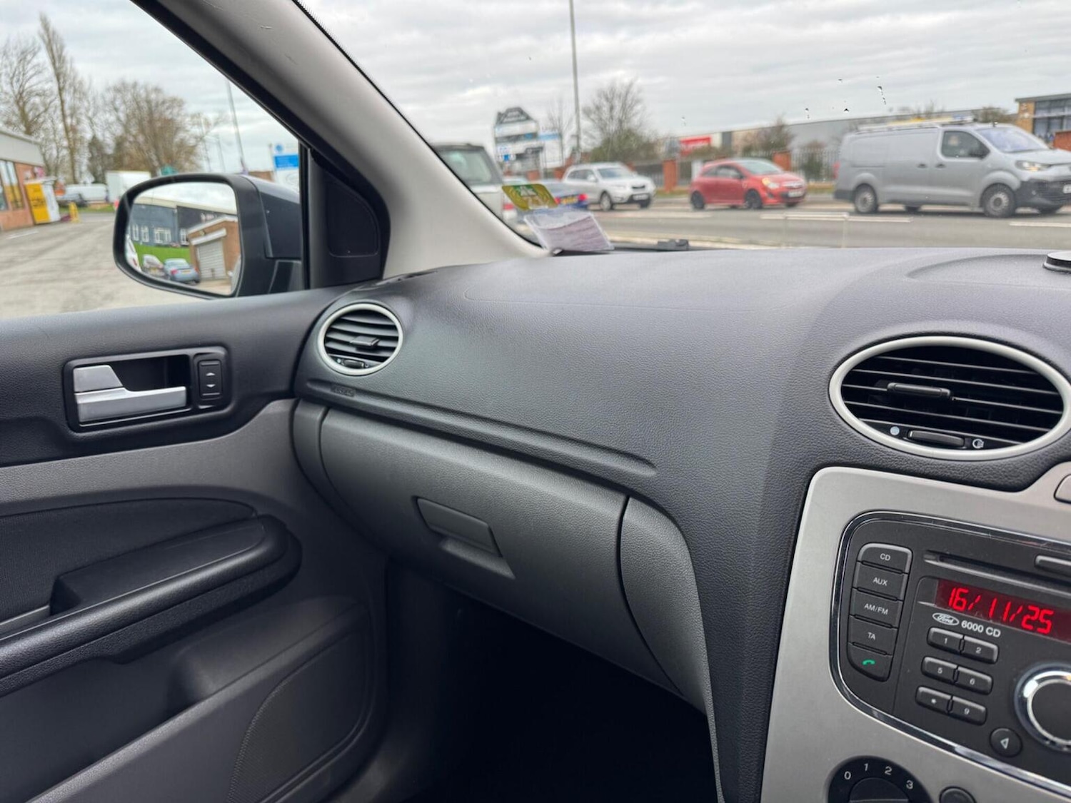 Used Ford Focus 2010 for sale - 76769928: Photo 16