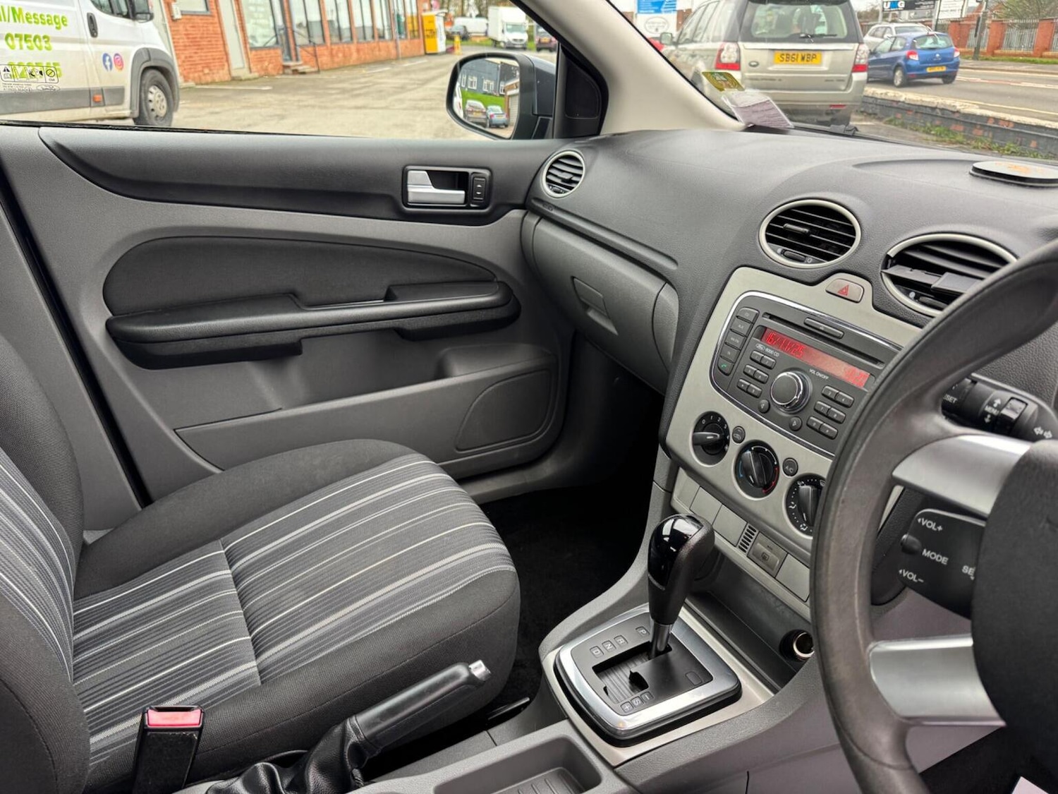 Used Ford Focus 2010 for sale - 76769928: Photo 9