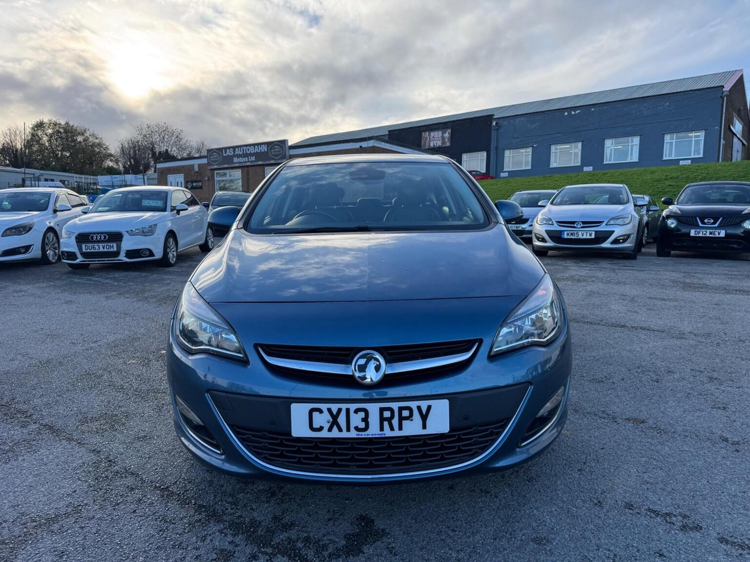 Used Vauxhall Astra 2013 for sale - 76637407: Photo 2