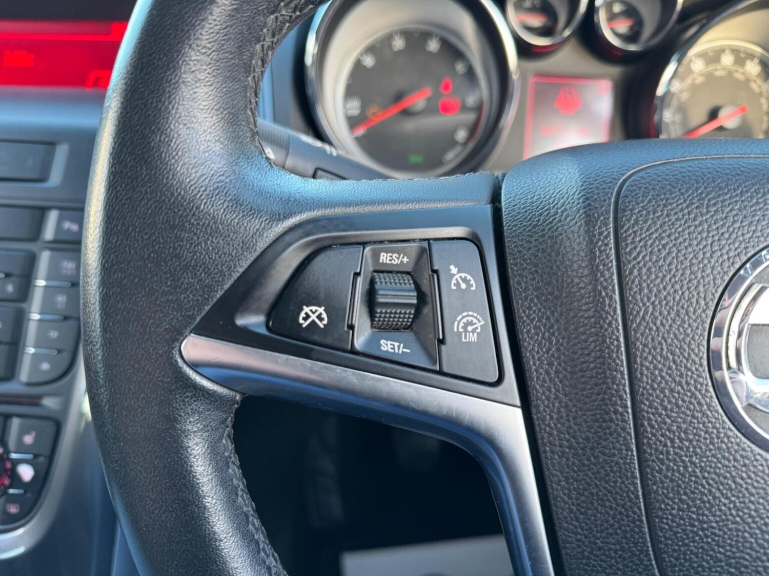 Used Vauxhall Astra 2013 for sale - 76637407: Photo 24