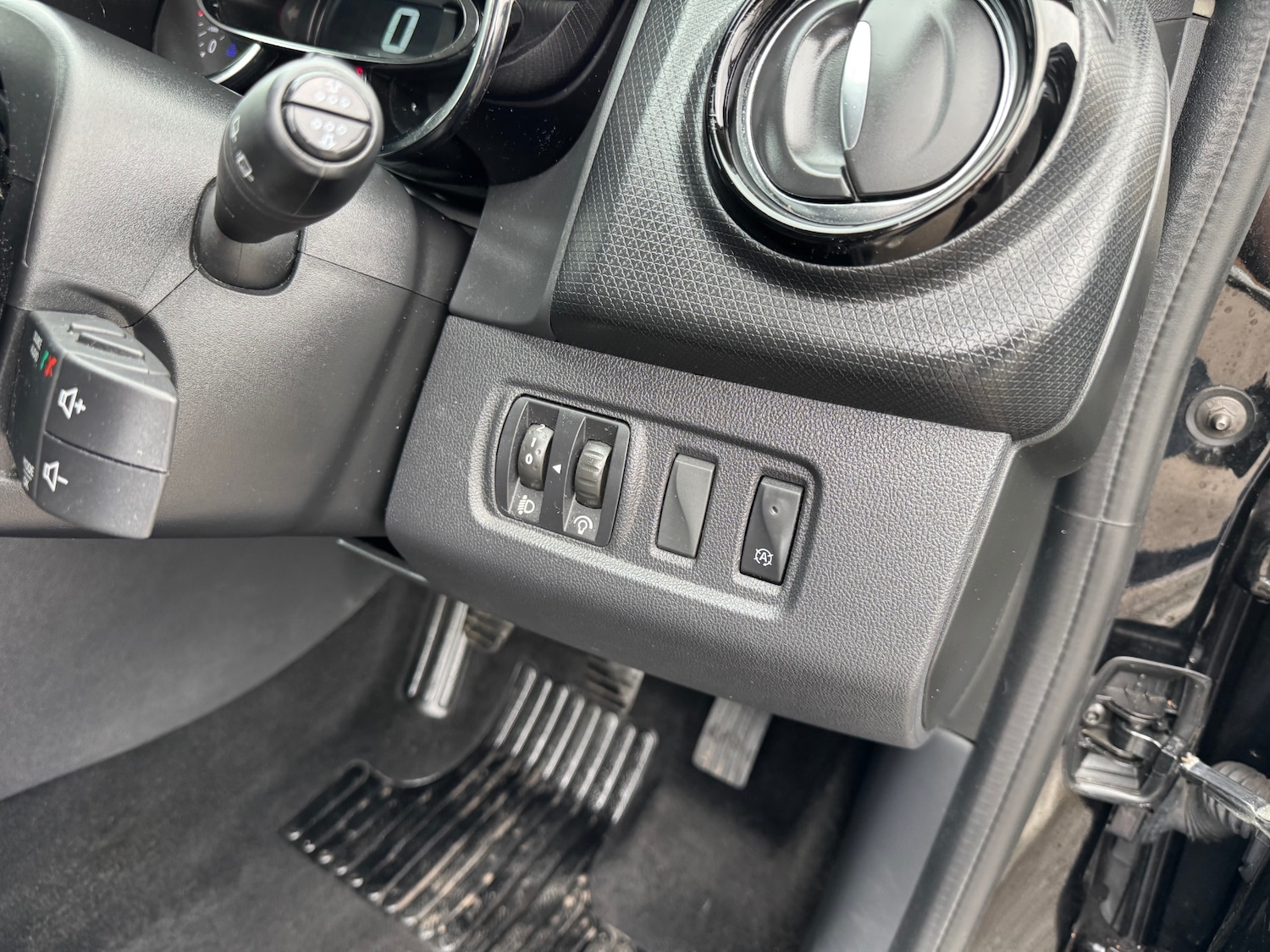 Used Renault Clio 2018 for sale - 77701172: Photo 12