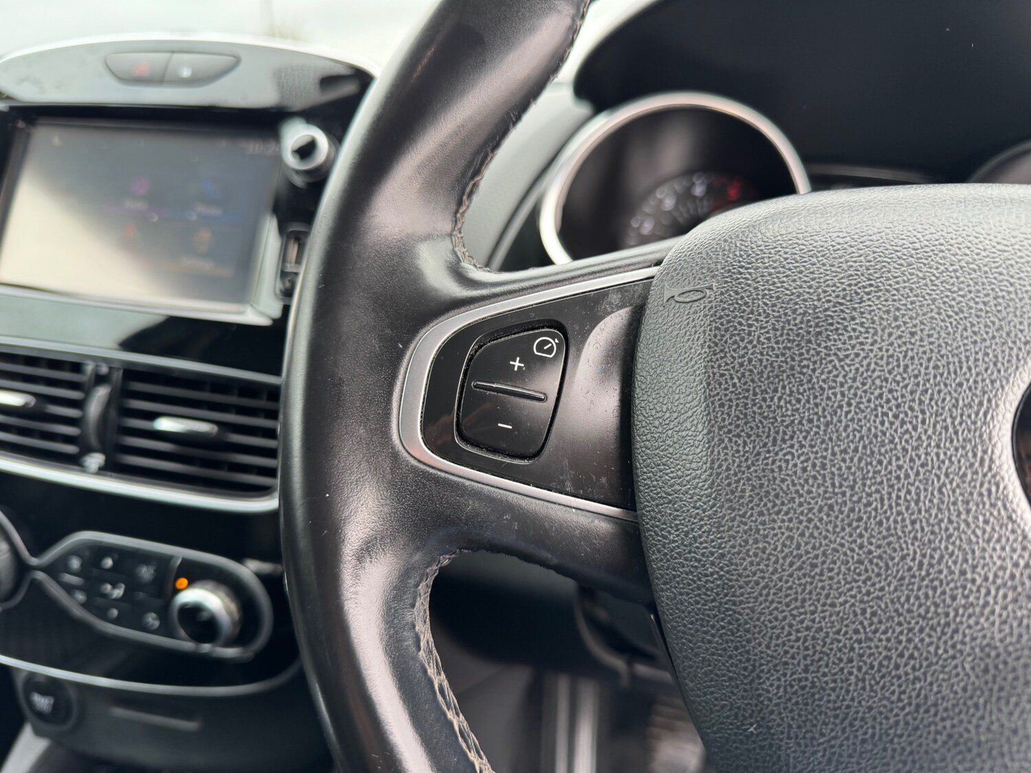 Used Renault Clio 2018 for sale - 77701172: Photo 15